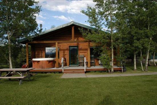 Dog Friendly Two Willow Cabin With Hot Tub By Aaa Red Lodge Rentals Exterior photo